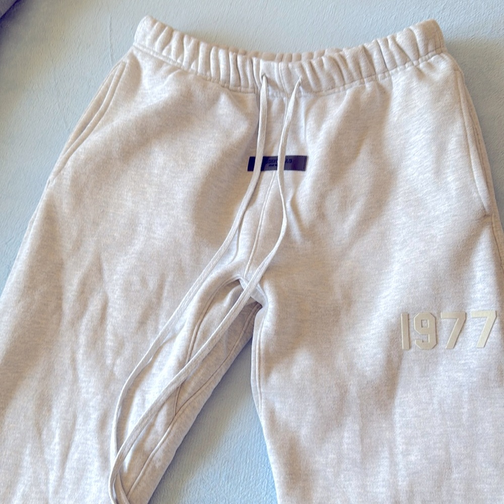 Fear of God Essentials 1977 Jogger Sweatpants in Light Grey Small